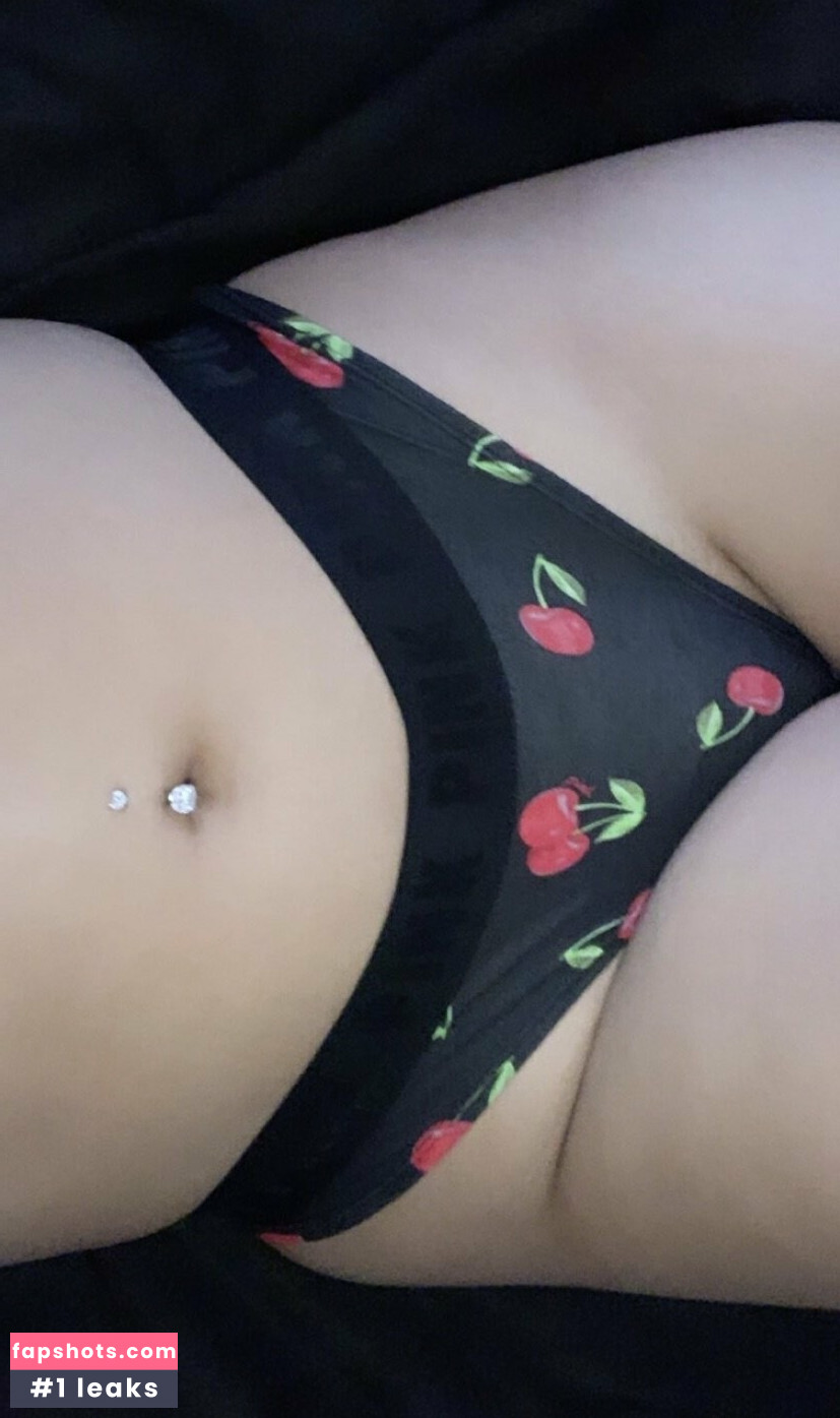 TaniaVega gallery photo #23