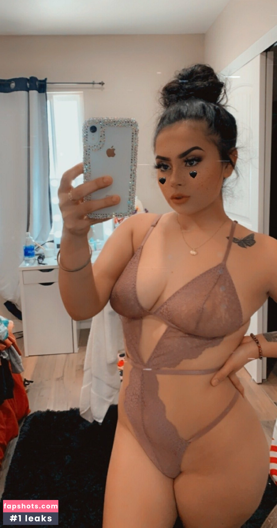 TaniaVega gallery photo #6