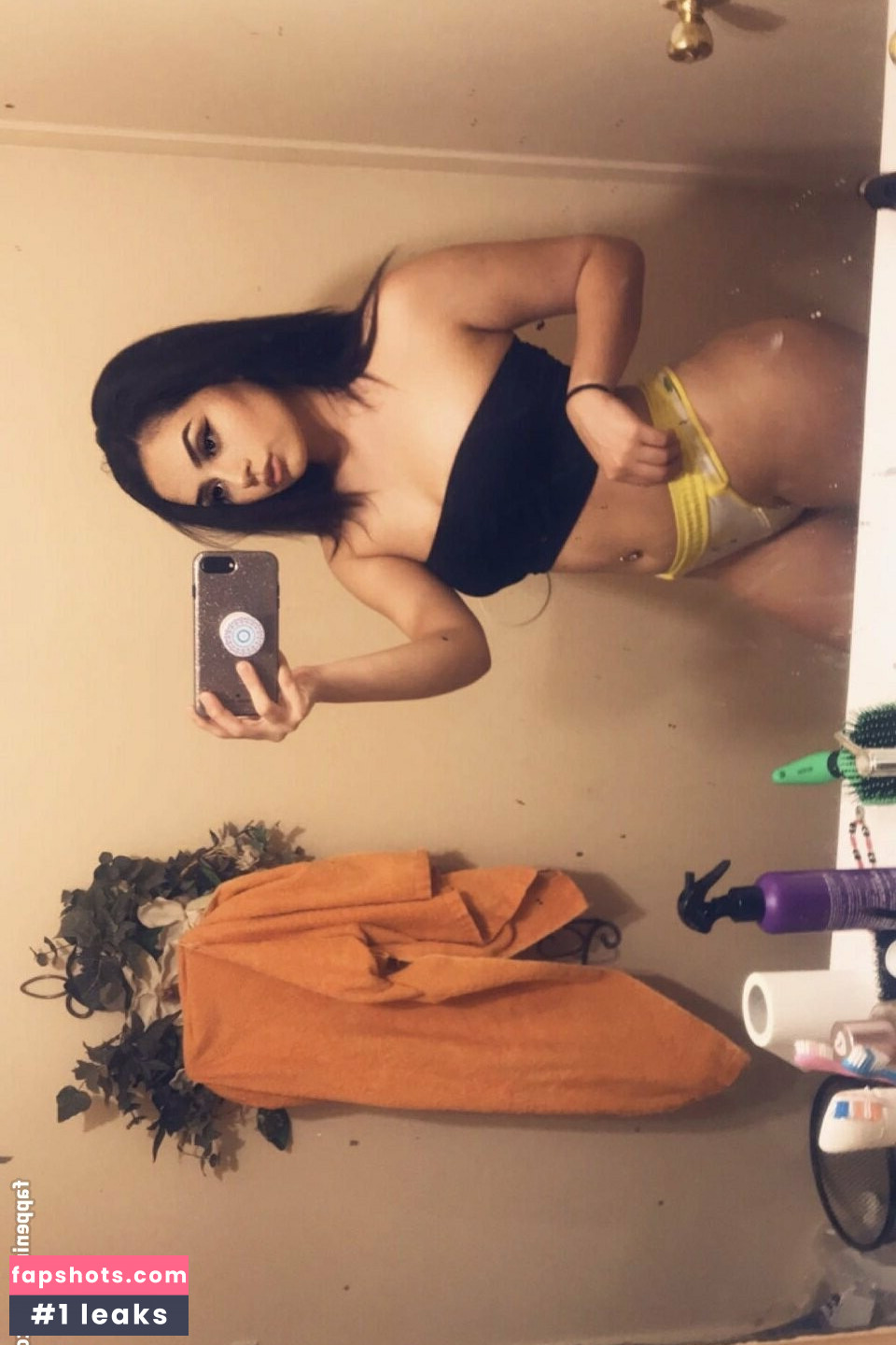 TaniaVega gallery photo #9