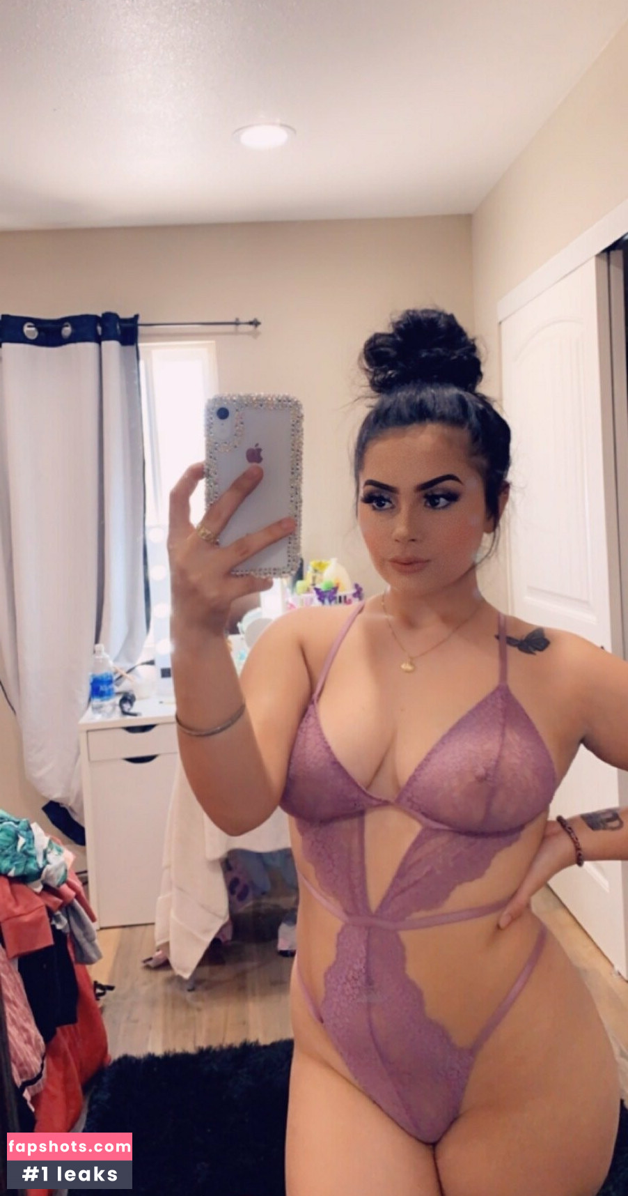 TaniaVega gallery photo #10