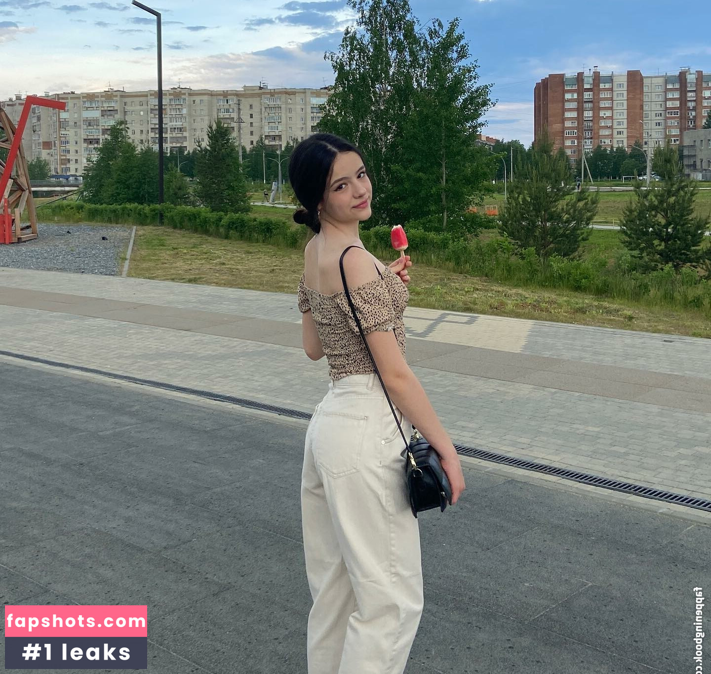 Tanya ASMR nude babe gallery