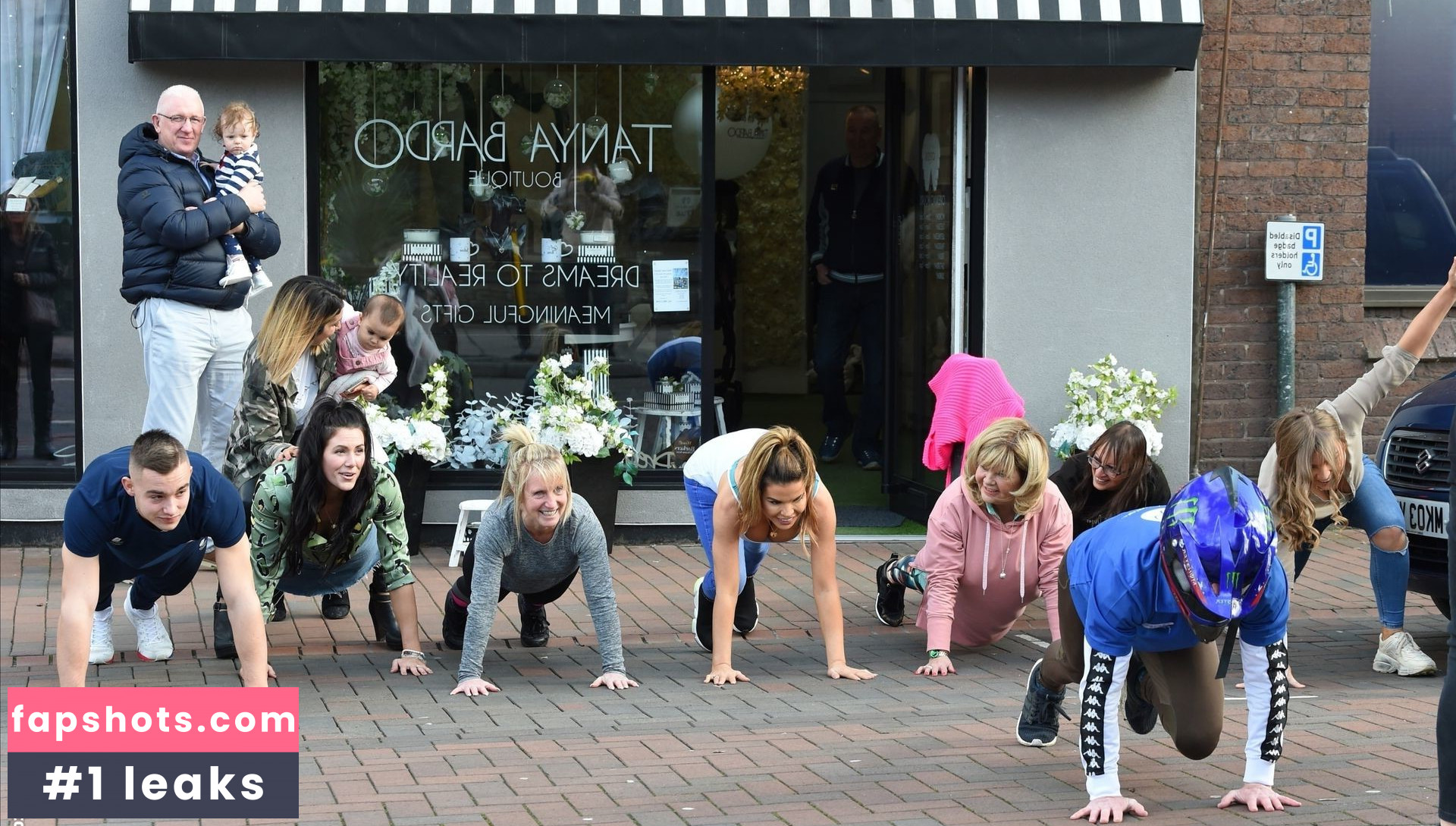 Tanya Bardsley gallery photo #149