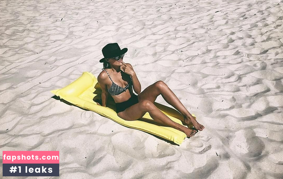 Tanya van Graan gallery photo #34