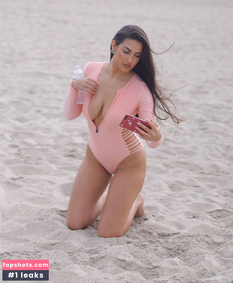 Tao Wickrath gallery photo #265