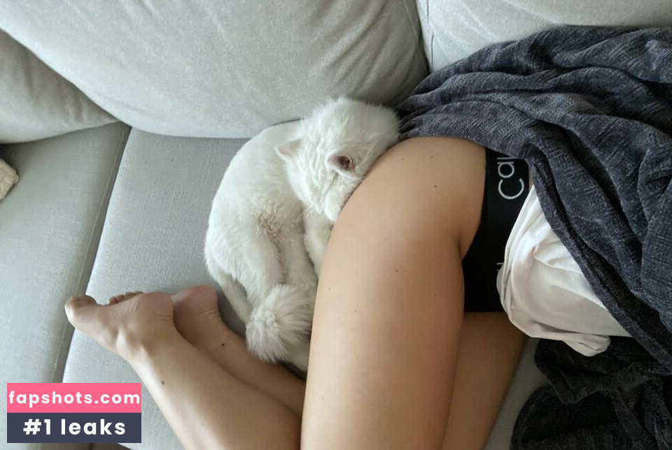 Tara Burchett gallery photo #100