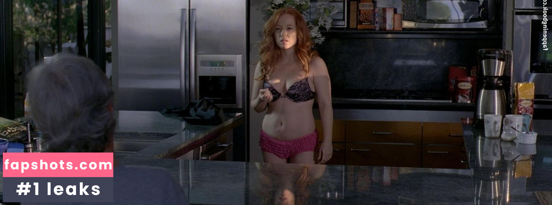 Tara Cardinal gallery photo #2