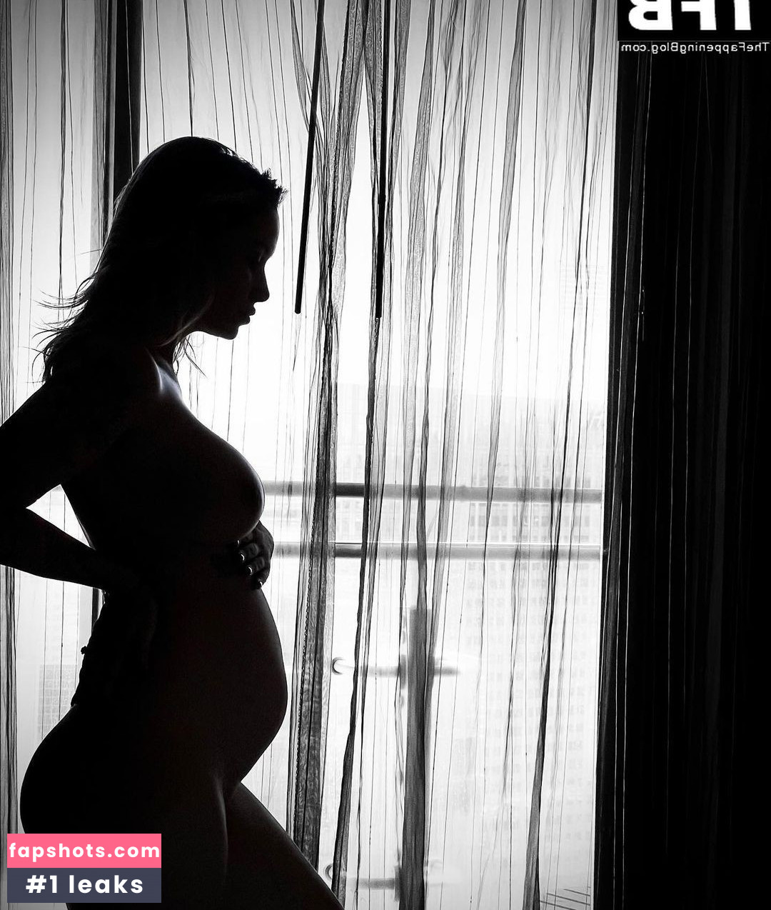 Tara Elizabeth Conner gallery photo #19