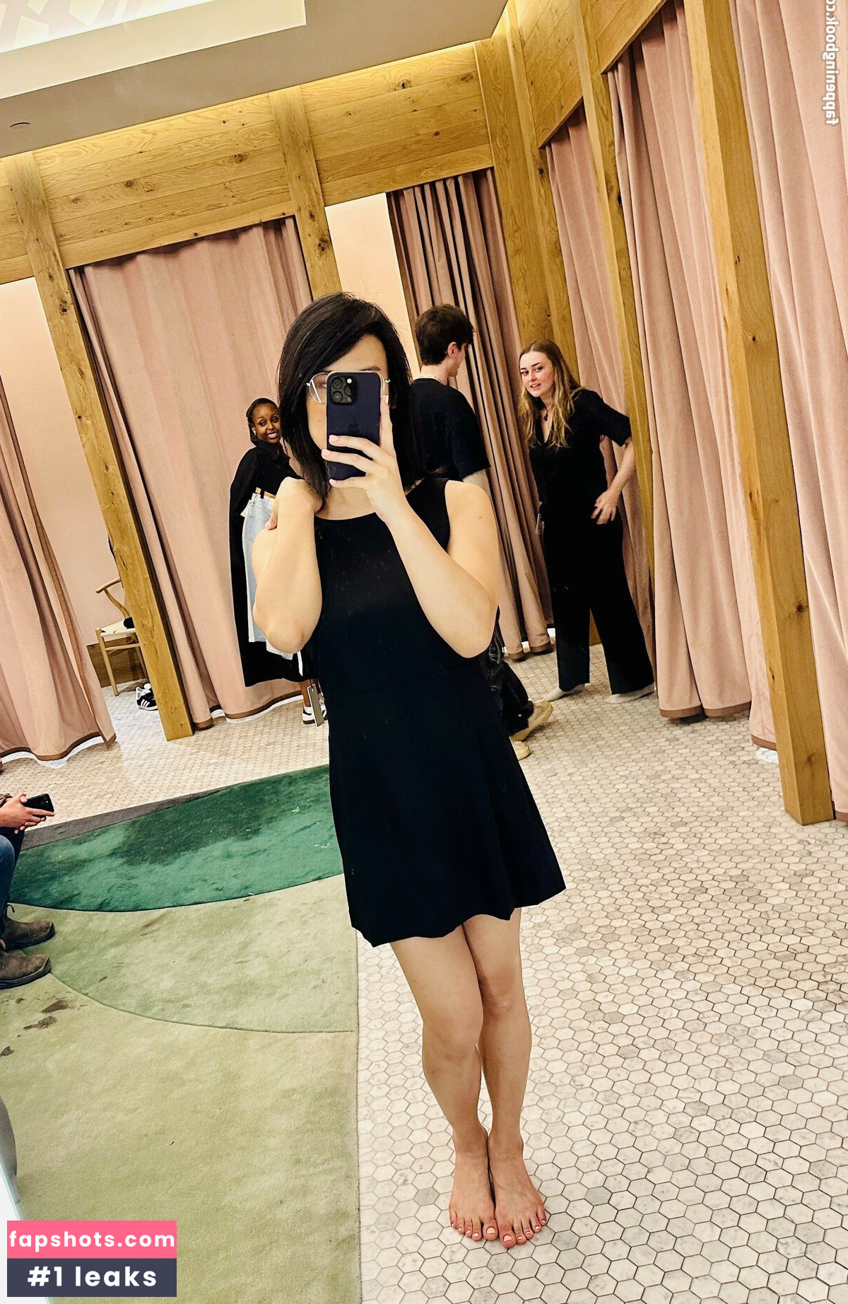 Tara Kaminarito gallery photo #2