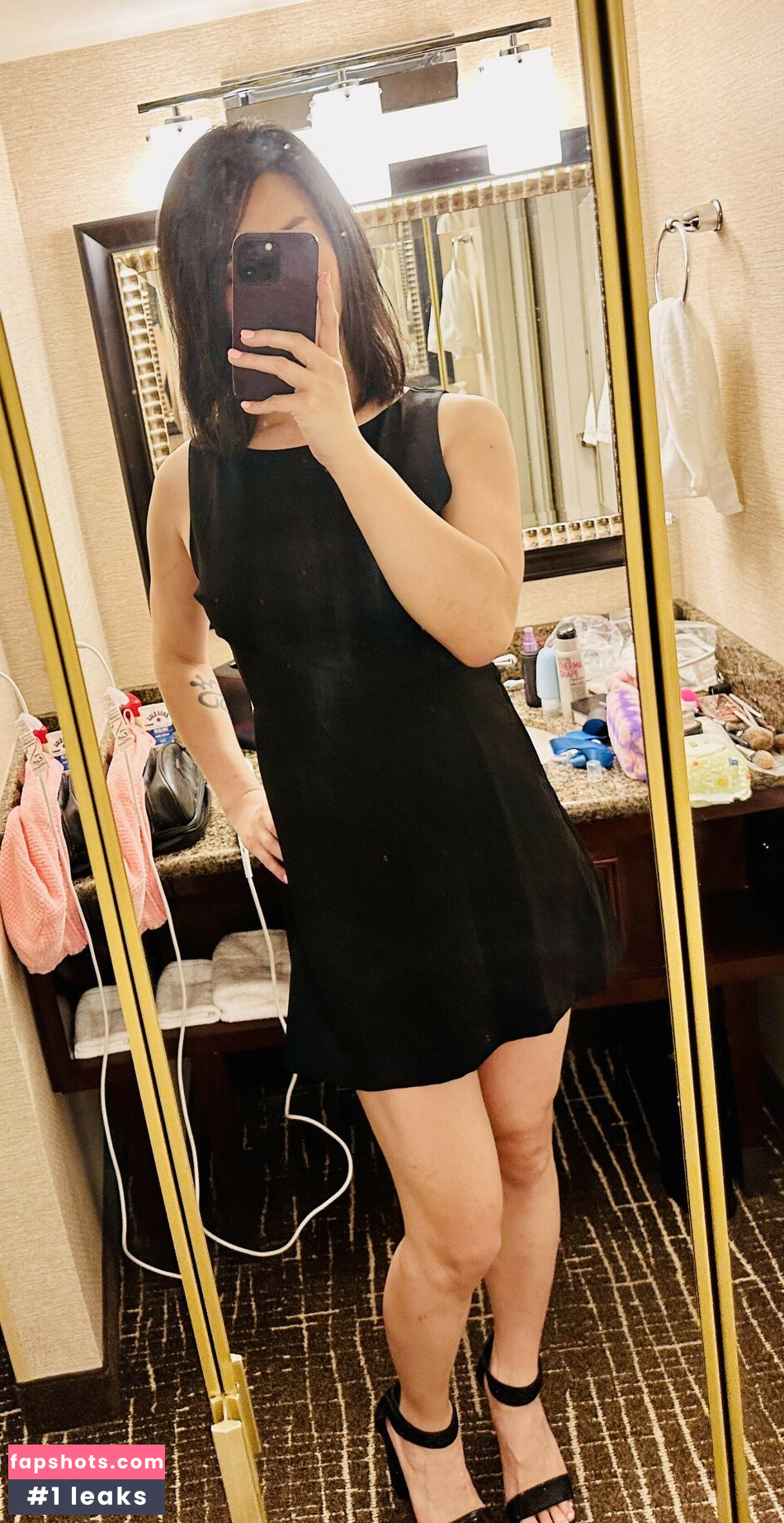 Tara Kaminarito gallery photo #11