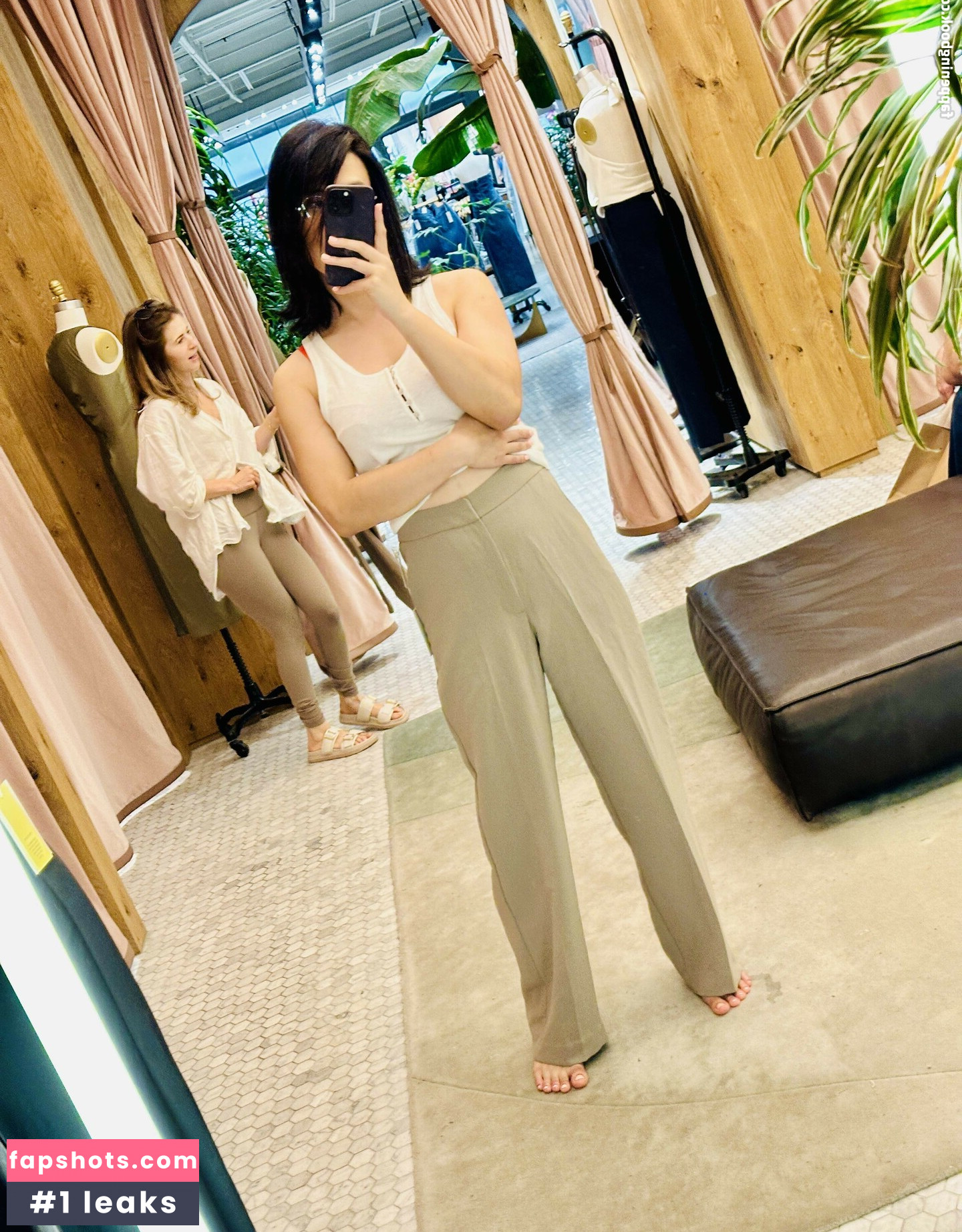 Tara Kaminarito gallery photo #3