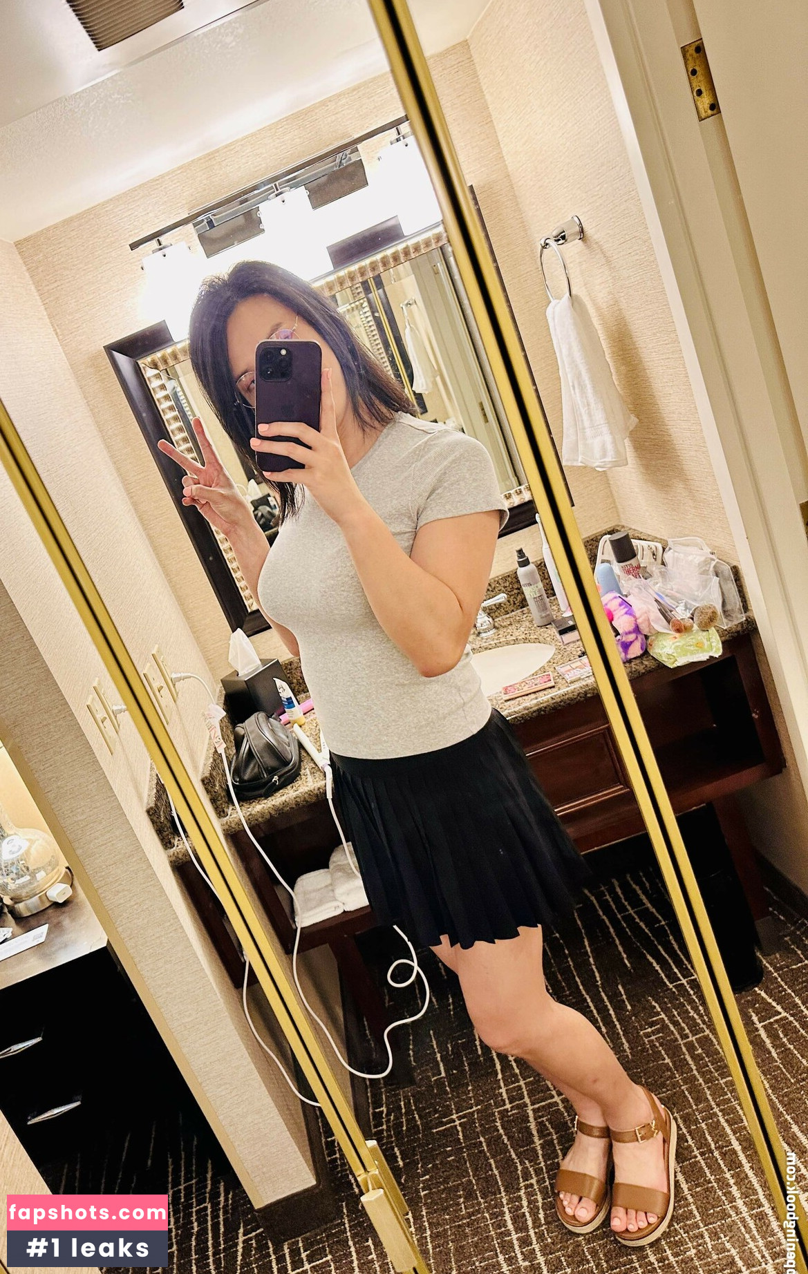 Tara Kaminarito nude babe gallery