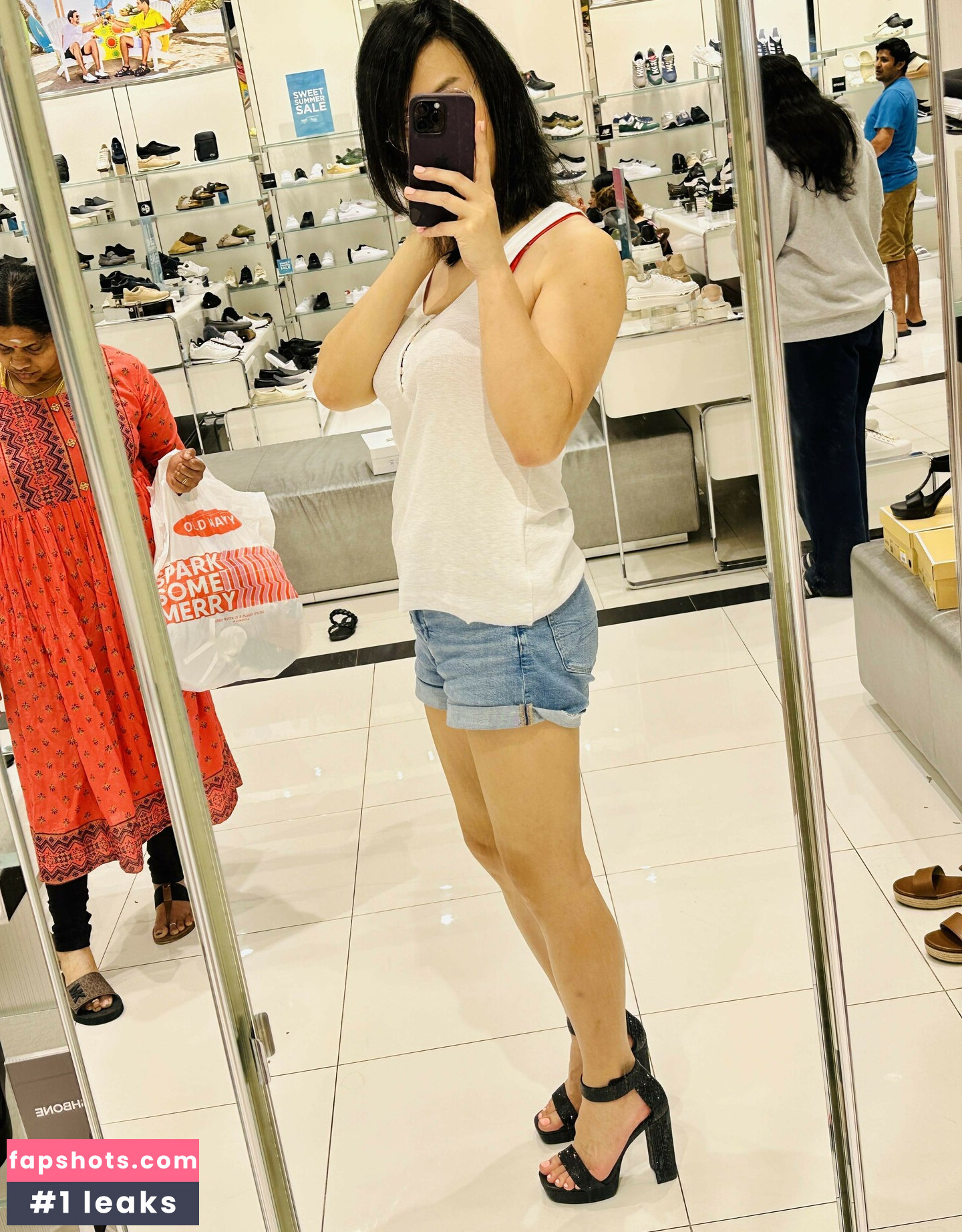 Tara Kaminarito gallery photo #6