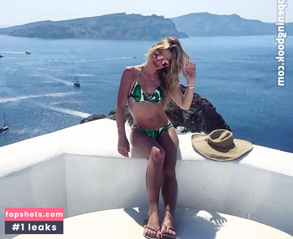 Tara Lipinski Nude Leaks OnlyFans Photos #11 - LeakJerk