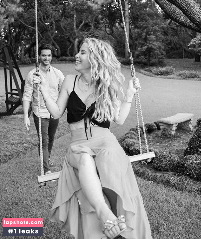 Tara Lipinski Nude Leaks OnlyFans Photos #6 - LeakJerk