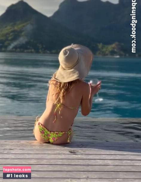 Tara Lipinski Nude Leaks OnlyFans Photos #9 - LeakJerk