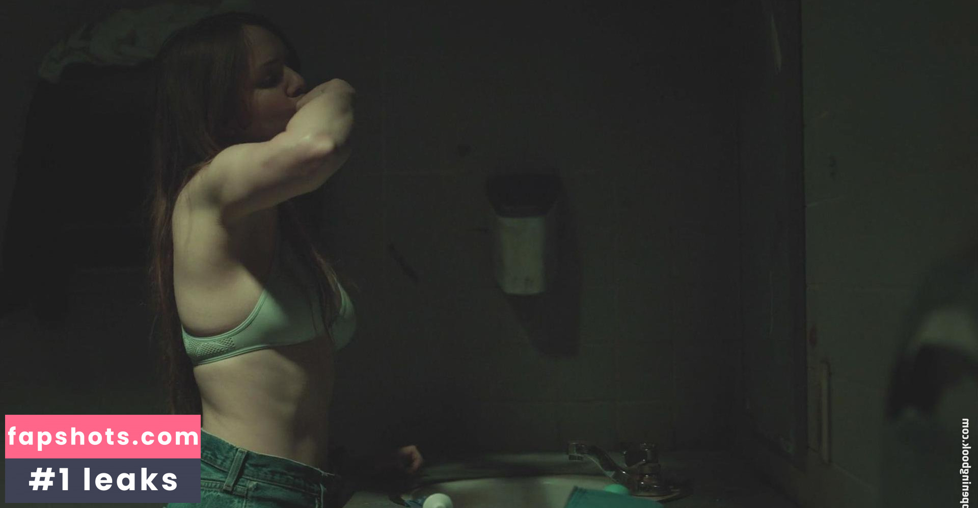 Tara Lynne Barr gallery photo #16