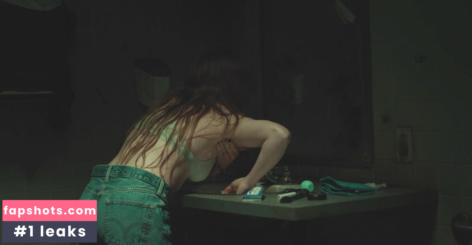 Tara Lynne Barr gallery photo #21