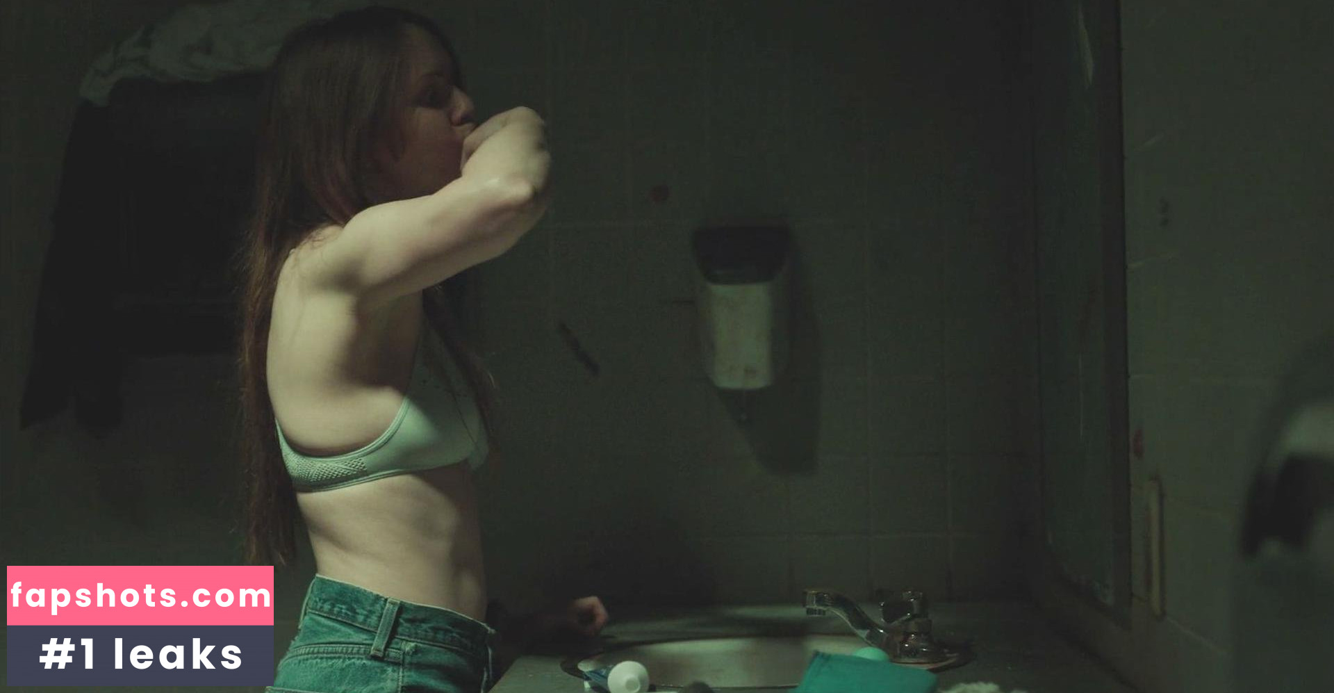 Tara Lynne Barr gallery photo #22