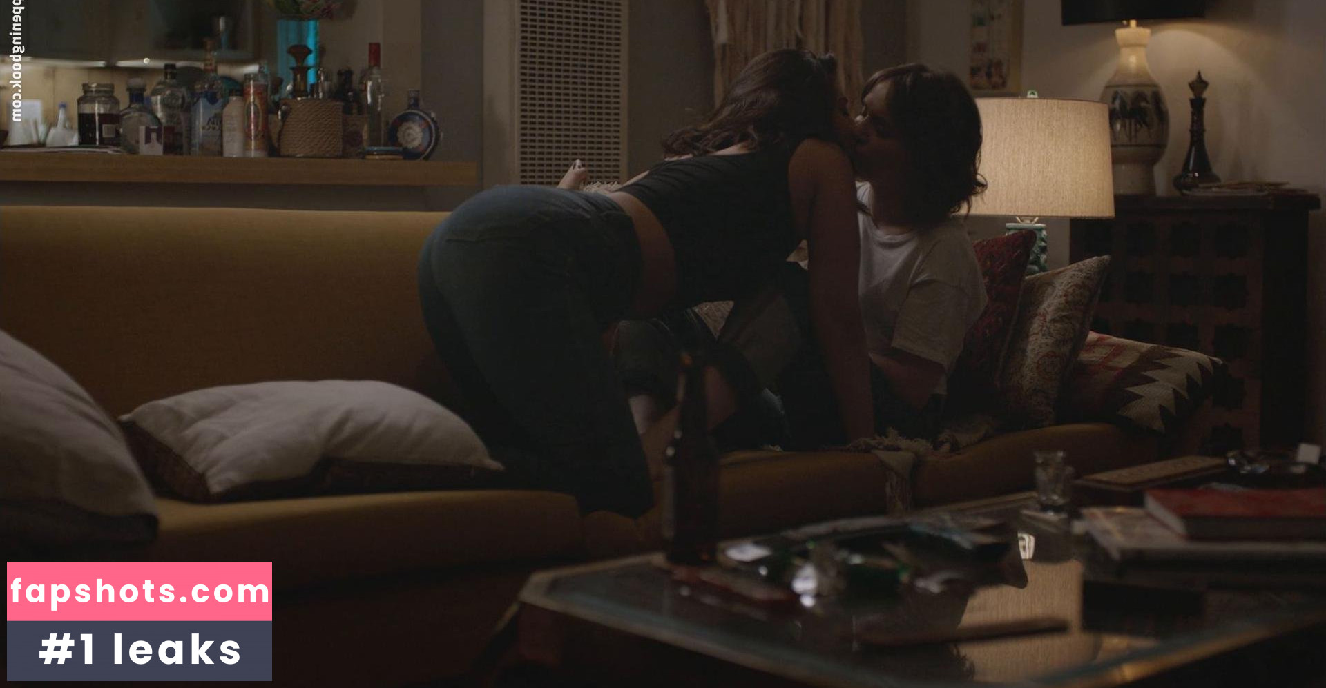 Tara Lynne Barr gallery photo #7