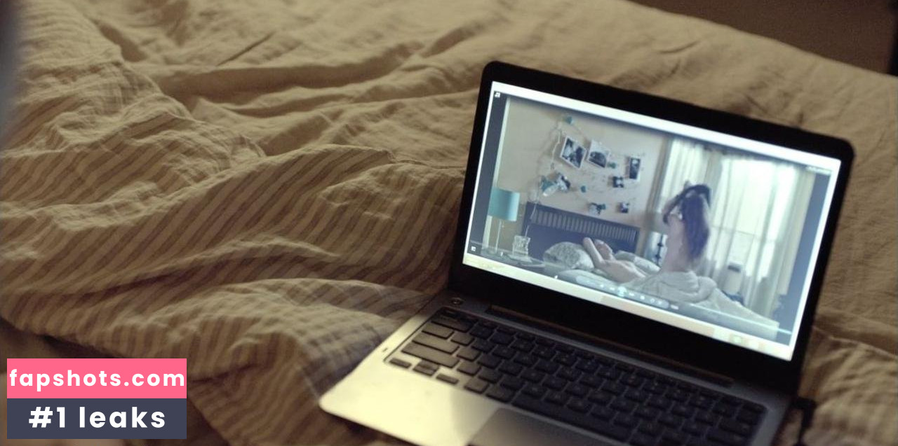 Tara Lynne Barr gallery photo #10