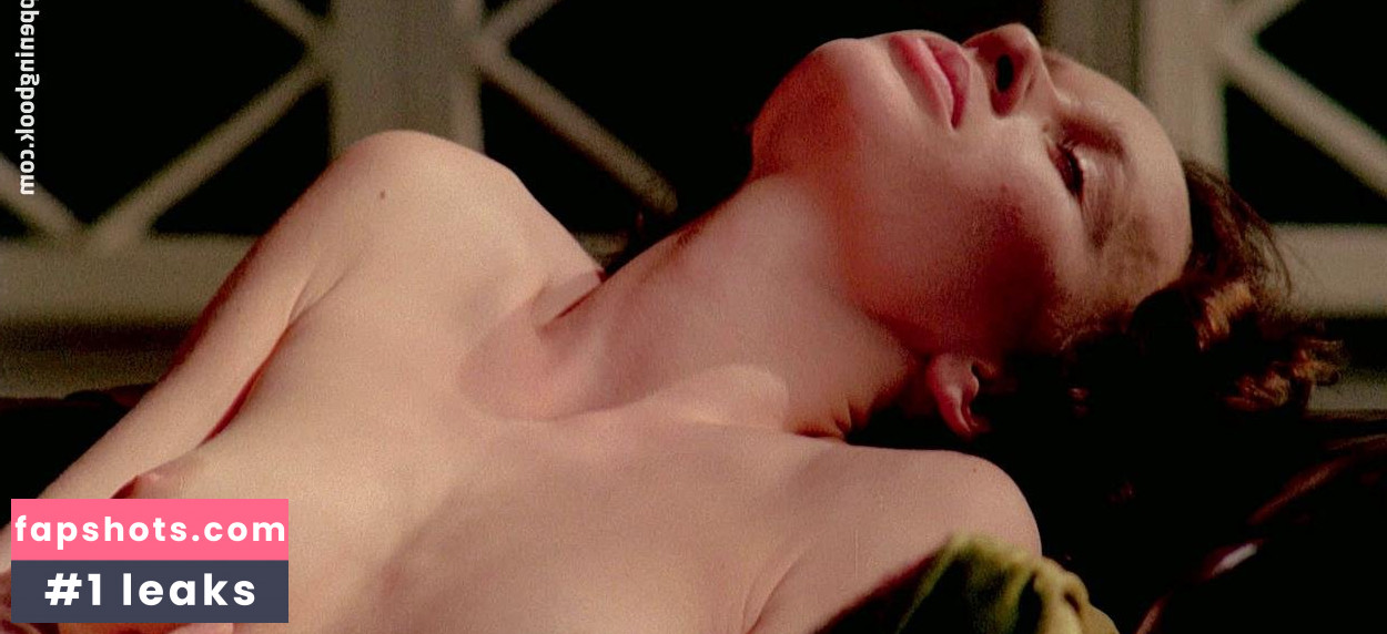 Tara Strohmeier gallery photo #13