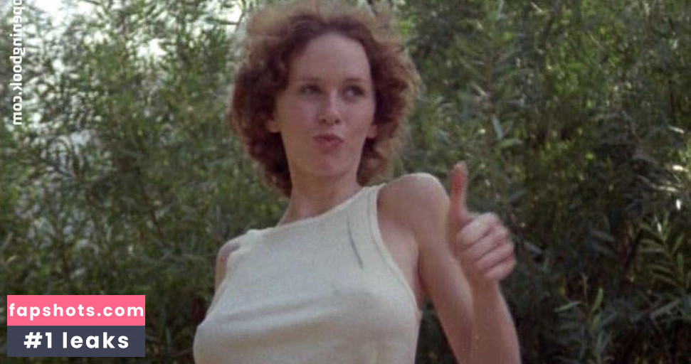 Tara Strohmeier gallery photo #23