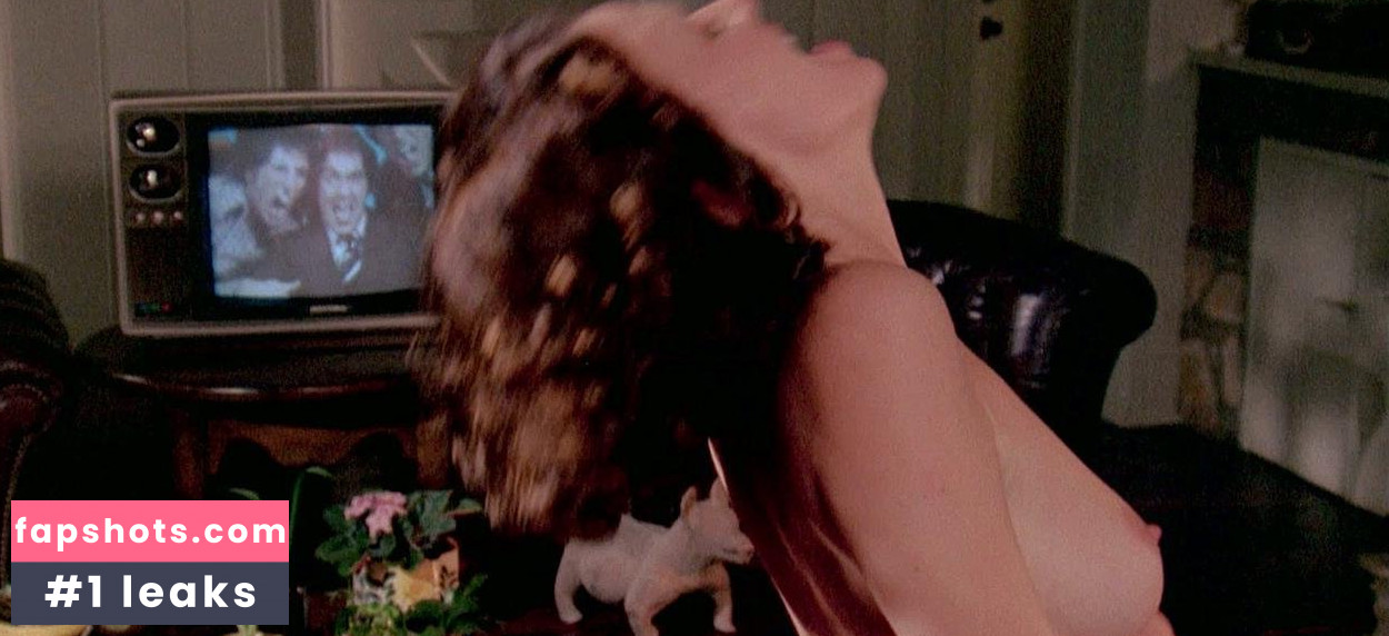 Tara Strohmeier gallery photo #7