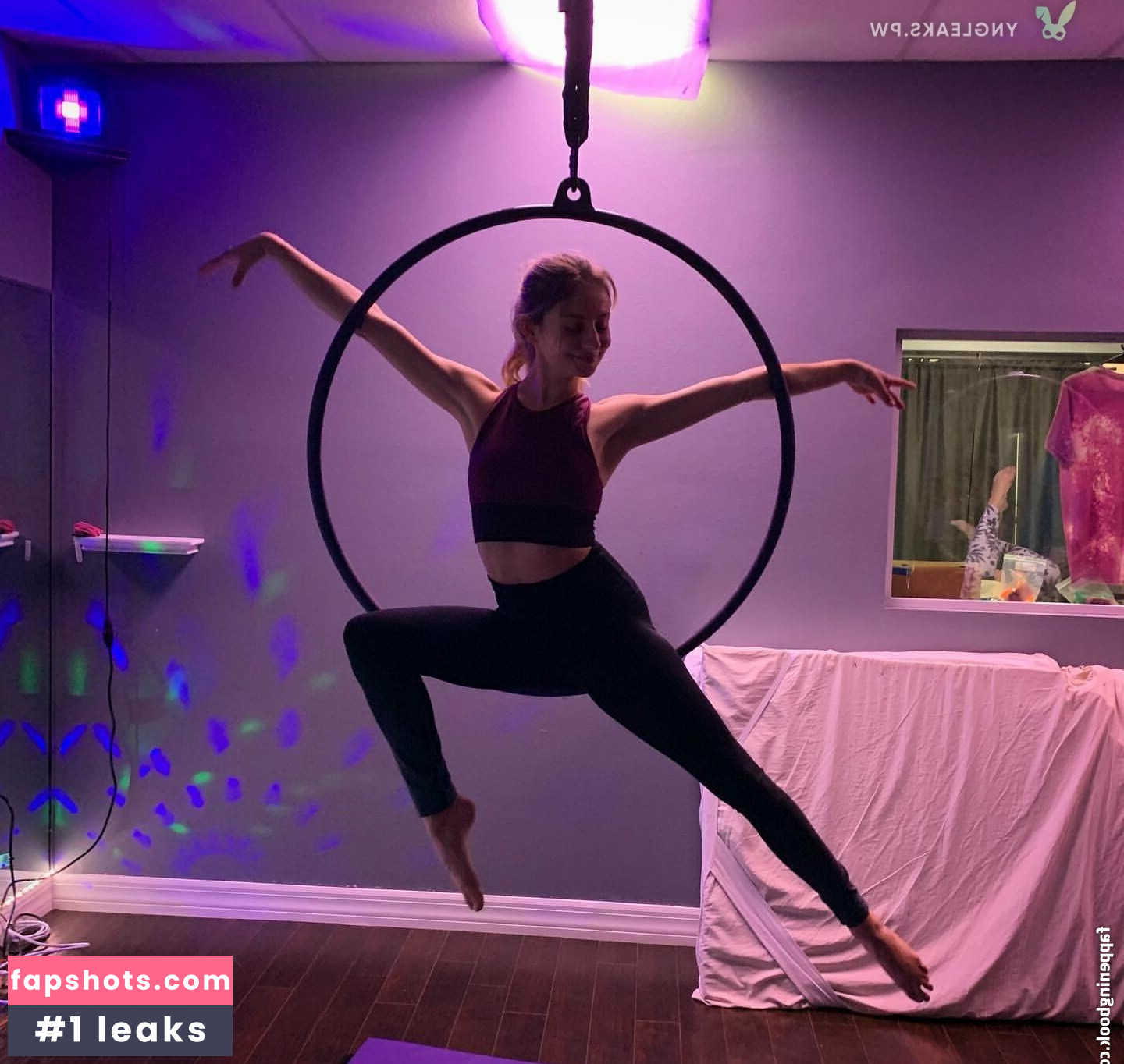 Tarah Kayne gallery photo #15