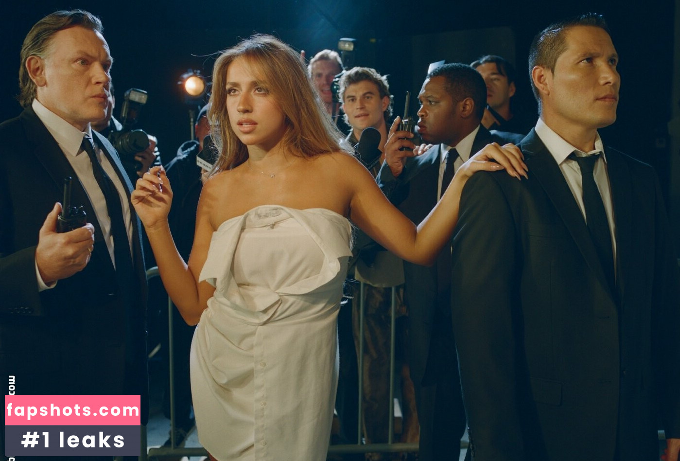 Tate McRae gallery photo #104