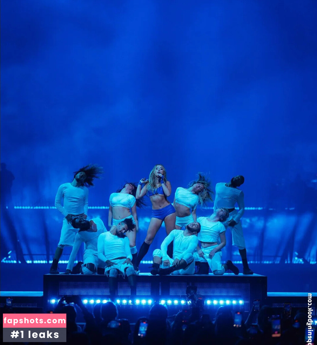 Tate McRae gallery photo #19