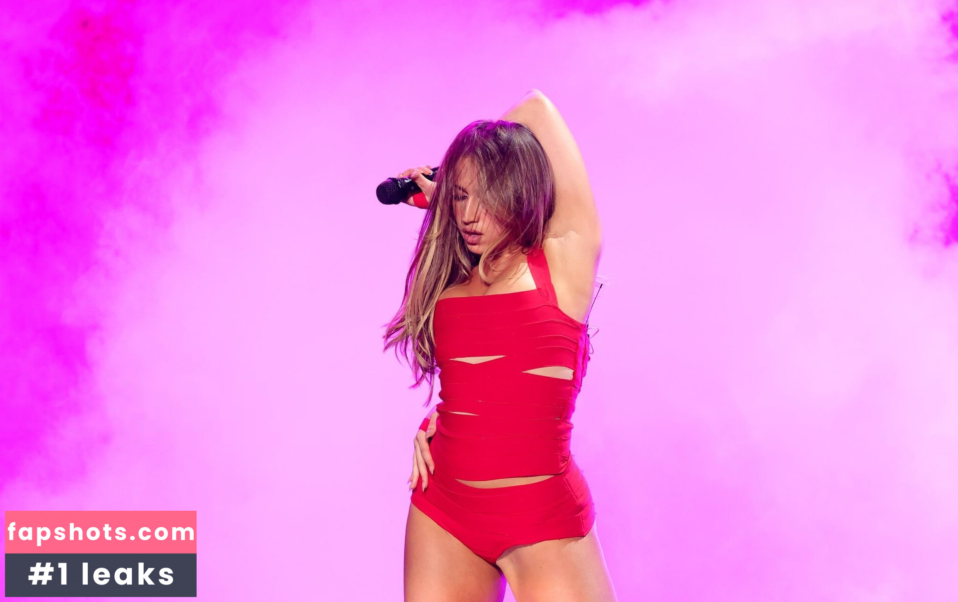 Tate McRae gallery photo #47