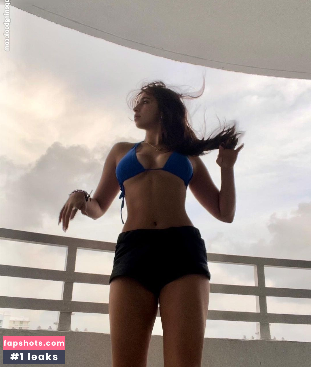 Tate McRae gallery photo #506