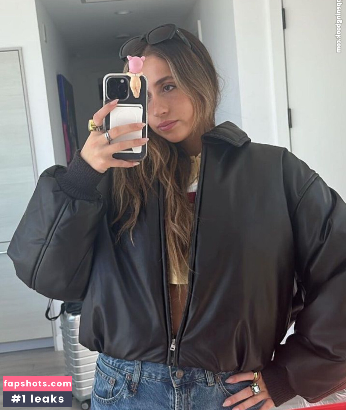 Tate McRae gallery photo #557