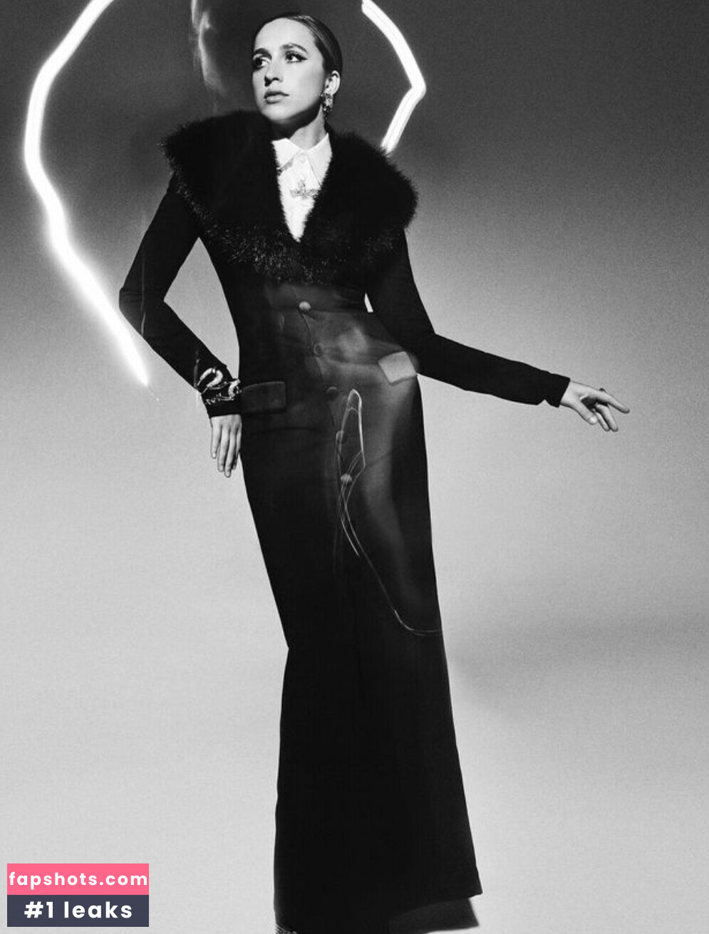 Tate McRae gallery photo #572