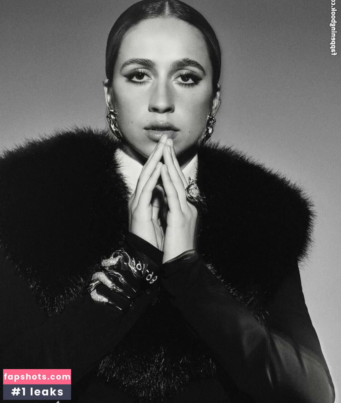 Tate McRae gallery photo #573