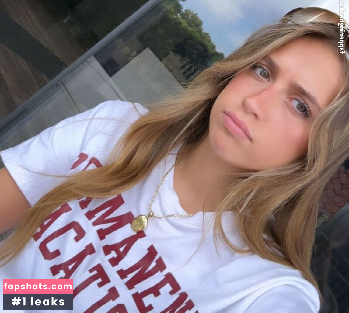 Tate McRae gallery photo #589