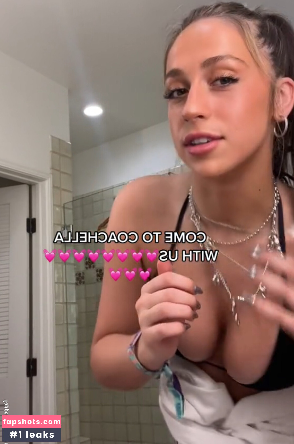 Tate McRae gallery photo #593