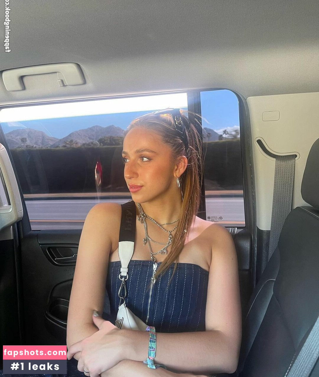 Tate McRae gallery photo #598