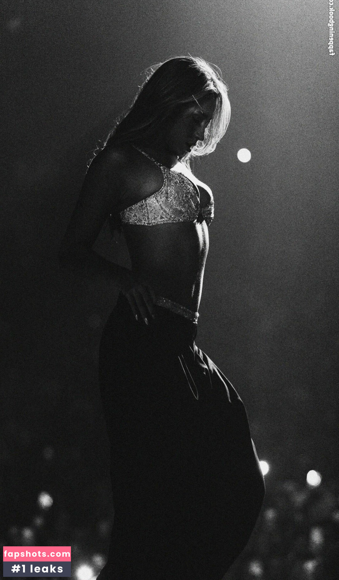 Tate McRae gallery photo #7