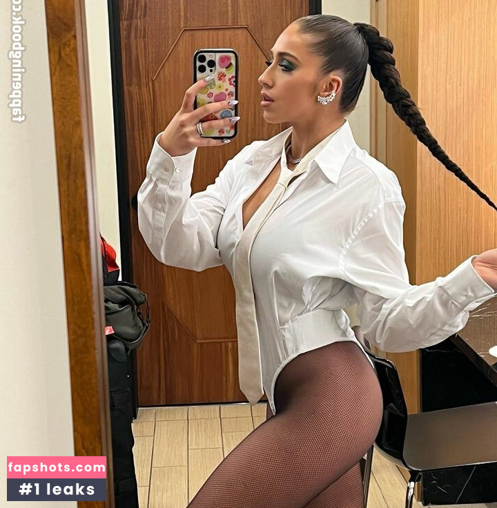 Tate McRae gallery photo #603