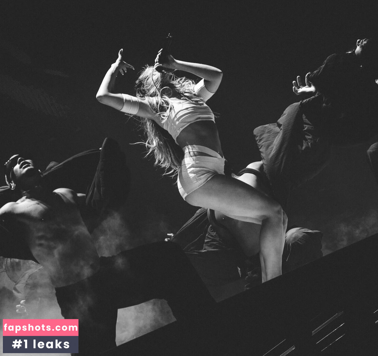 Tate McRae gallery photo #78