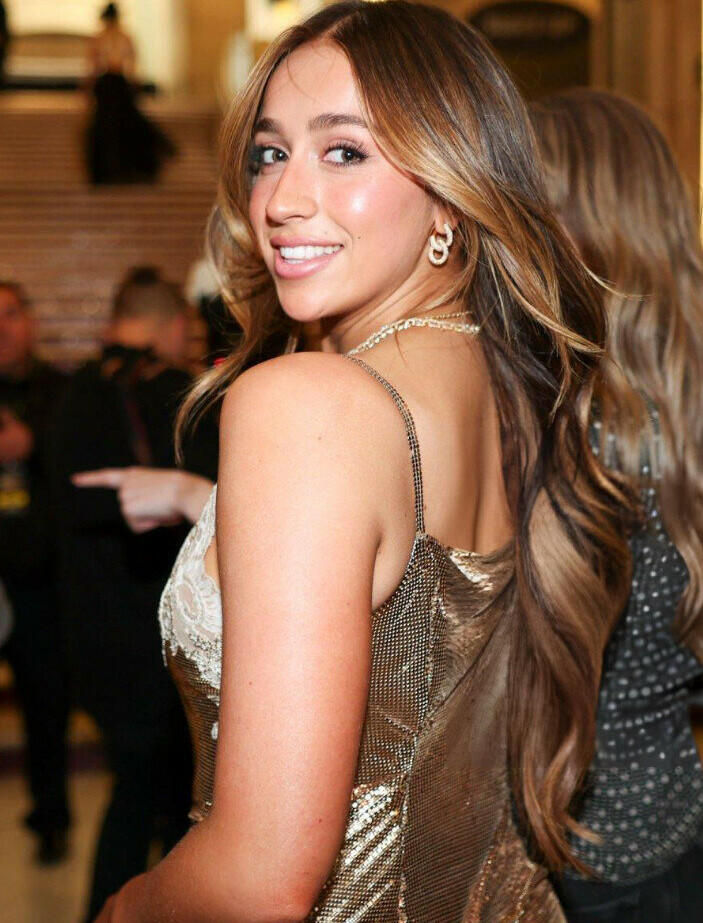 tate-mcrae gallery photo #597