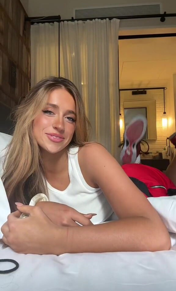 tate-mcrae gallery photo #667