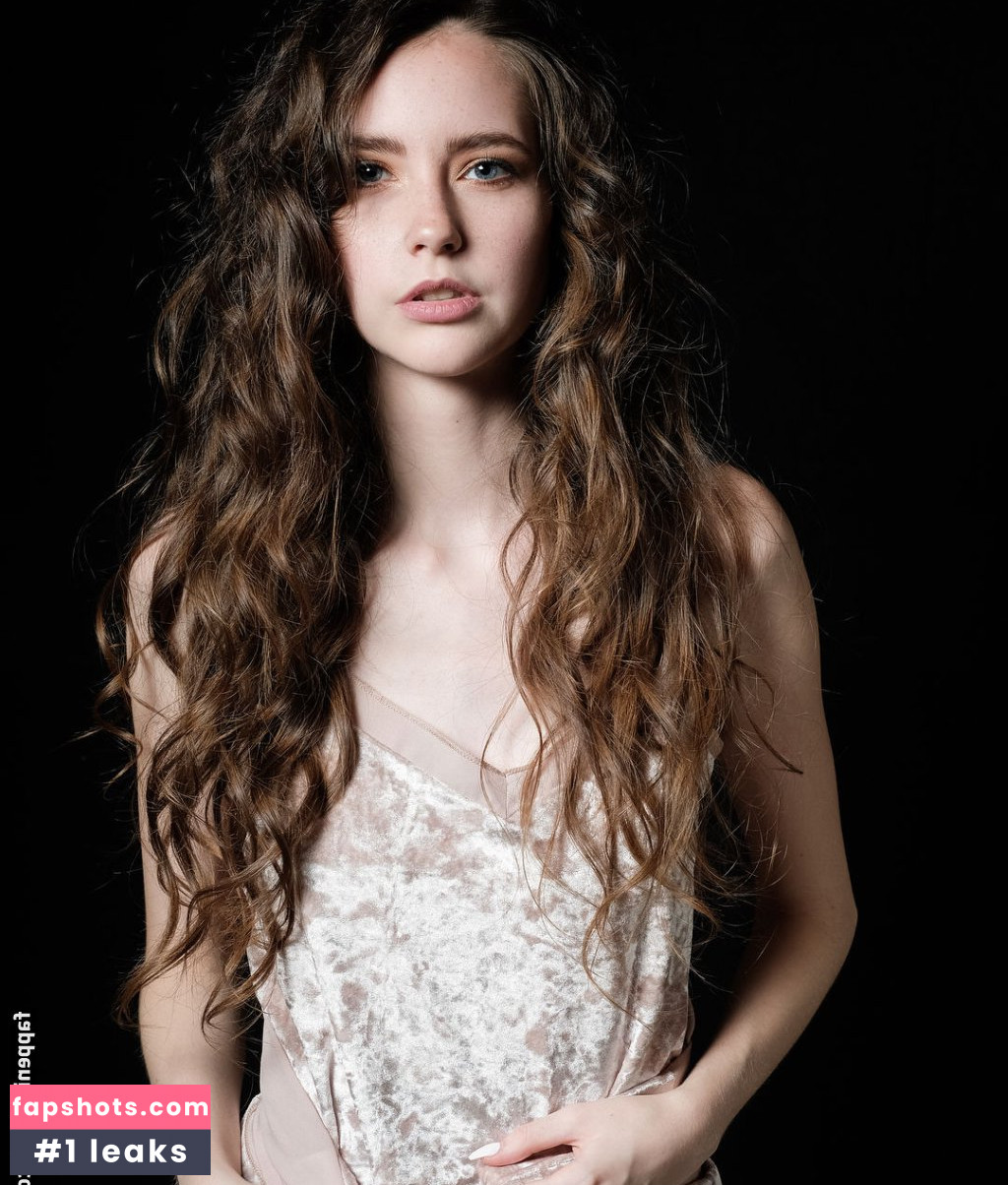 Tatiana Sassoye gallery photo #19