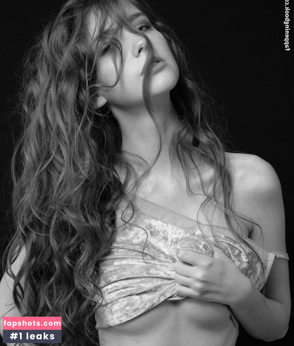 Tatiana Sassoye gallery photo #21