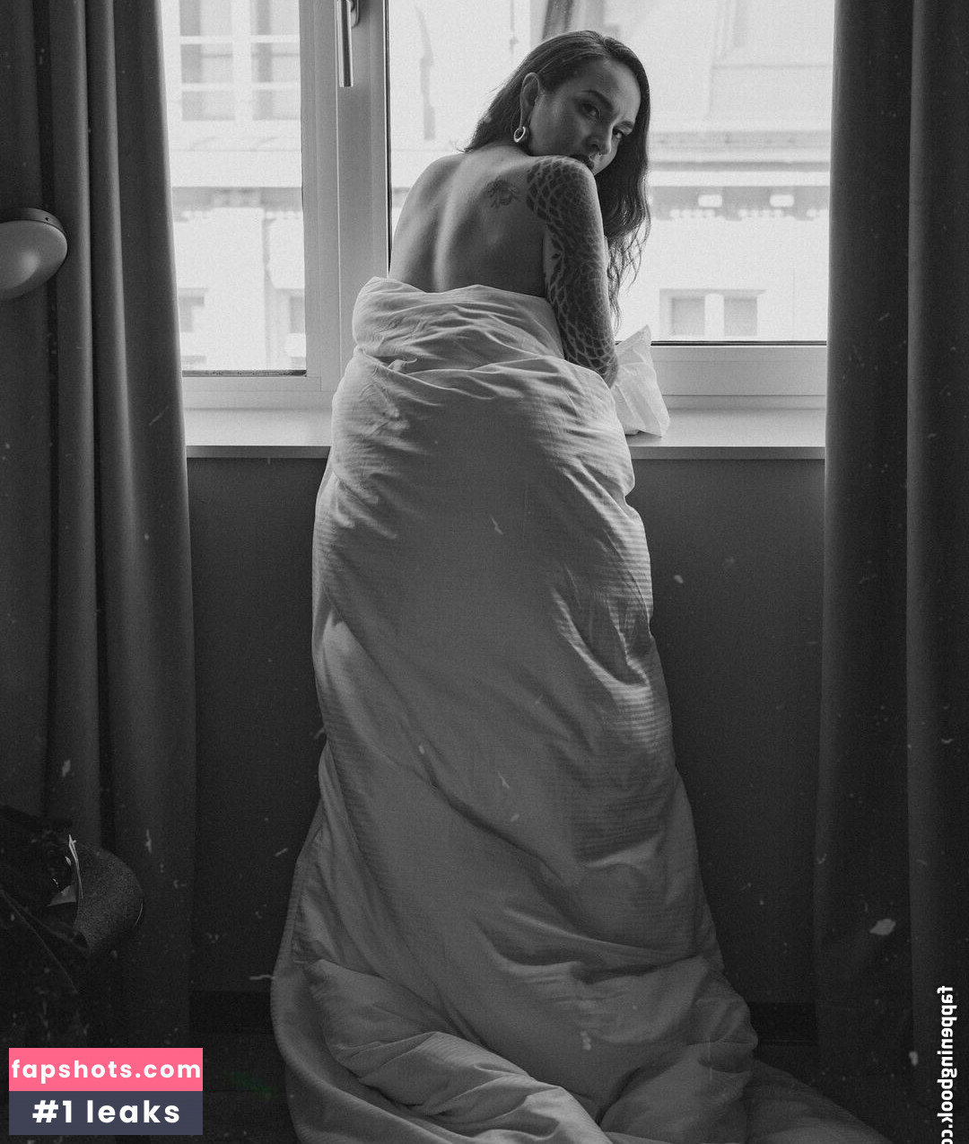 Tatiana Shmayluk gallery photo #24