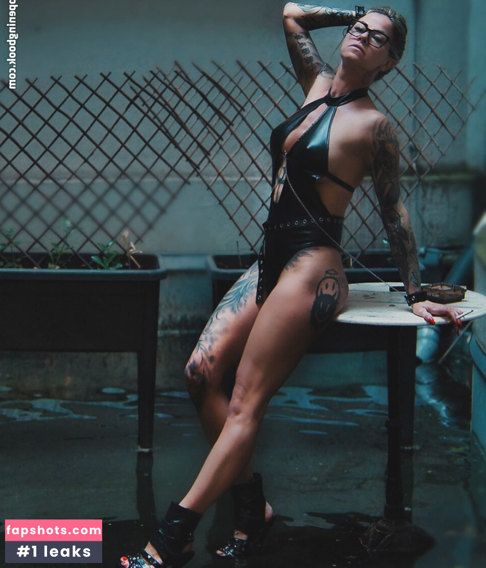 Tatjana Sue gallery photo #9