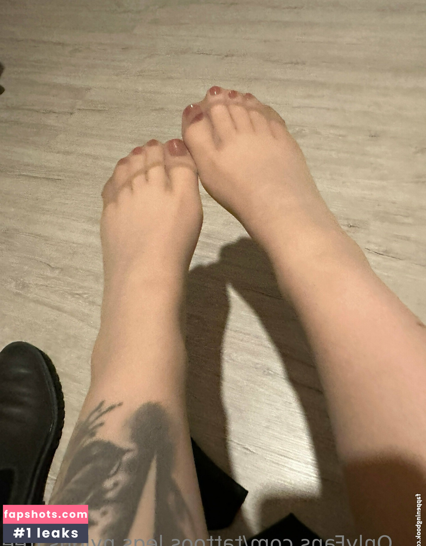 tattoos.legs.nylons.free gallery photo #35