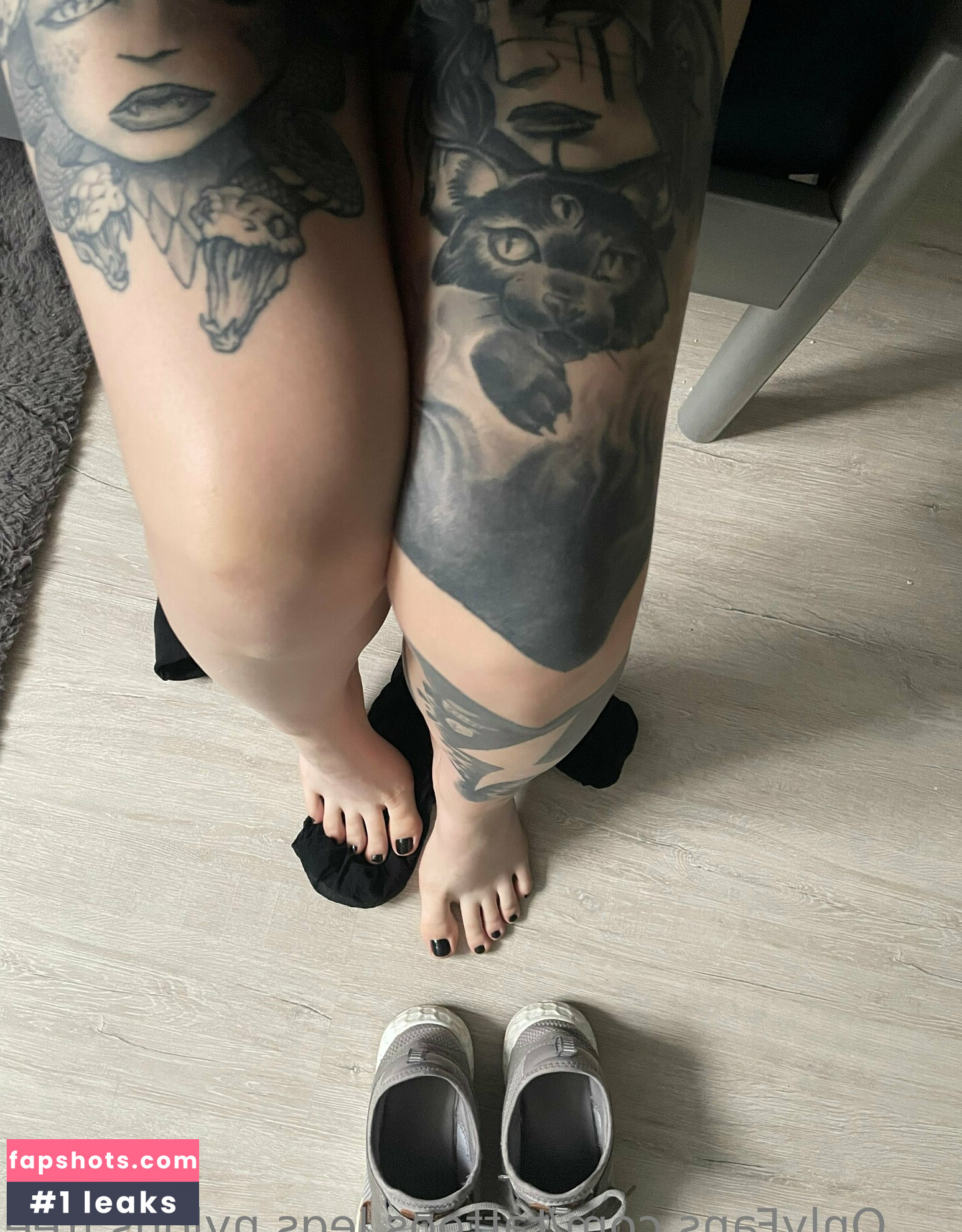 tattoos.legs.nylons.free gallery photo #39