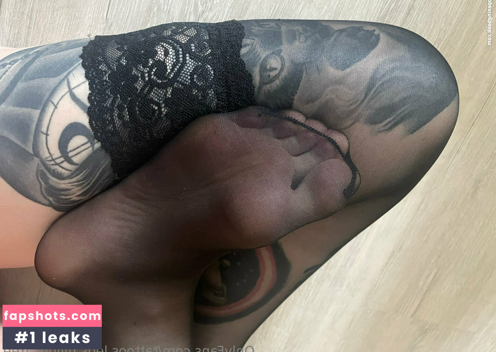 tattoos.legs.nylons.free gallery photo #41